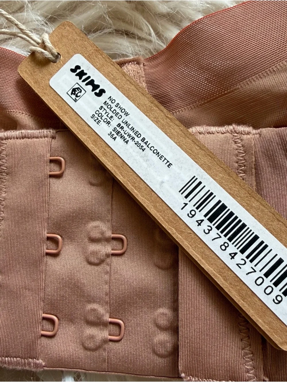 SKIMS No Show Molded Unlined Balconette Bra in Sienna 36A - Picture 6 of 6